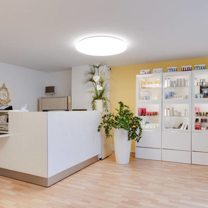 hair-removal-zuerich-eingangsbereich-3 Tresen im Eingangsbereich von Hair Removal
